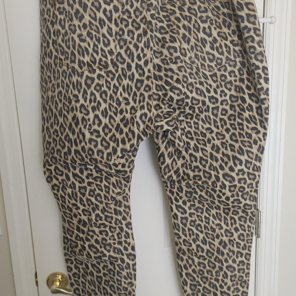 Judy Blue Leopard Jeans - Picture 2 of 3